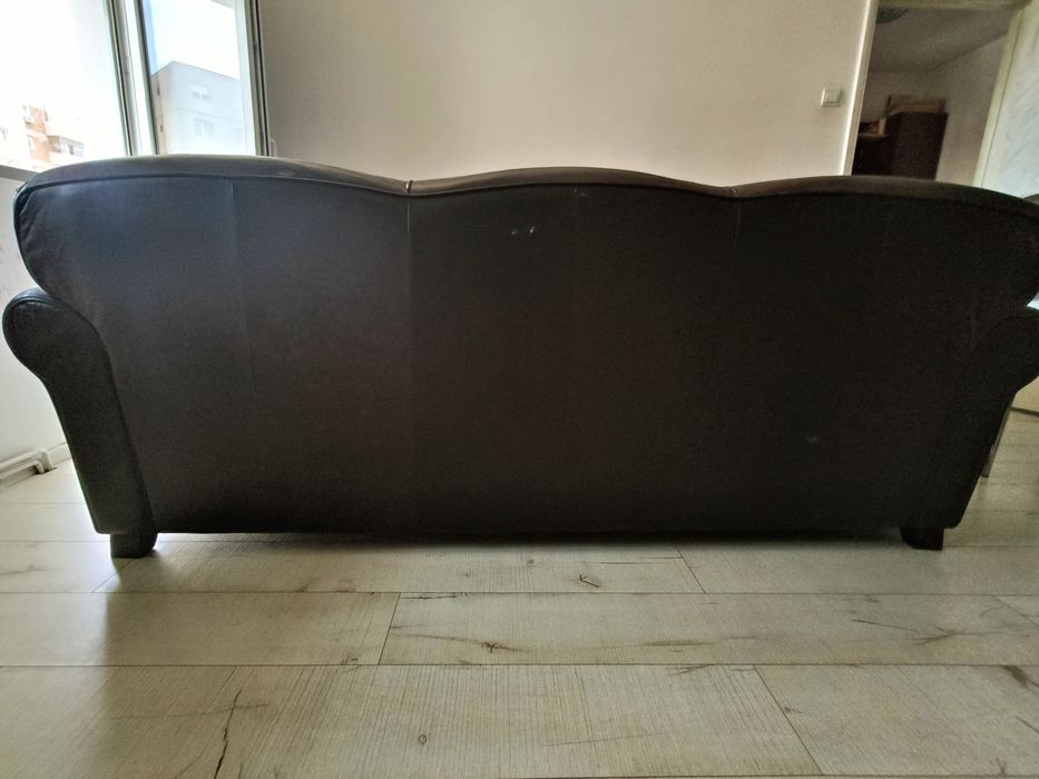 Canapea 3 locuri din piele naturală – stare bună

Descriere:
Vâ