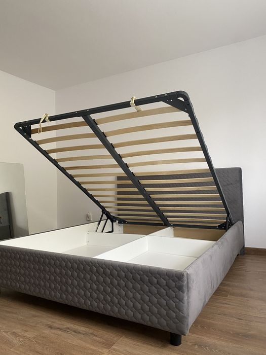 pat matrimonial tapițat