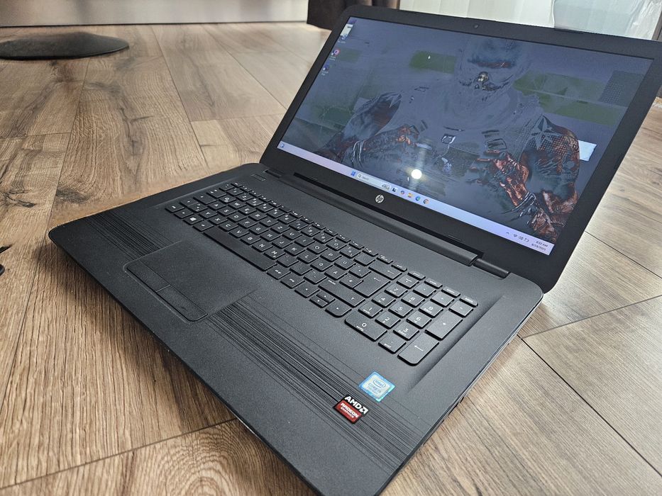 Laptop Gaming HP 17.3 LED, Intel i5 7th, 8GB DDR4, 2 placi video, SSD