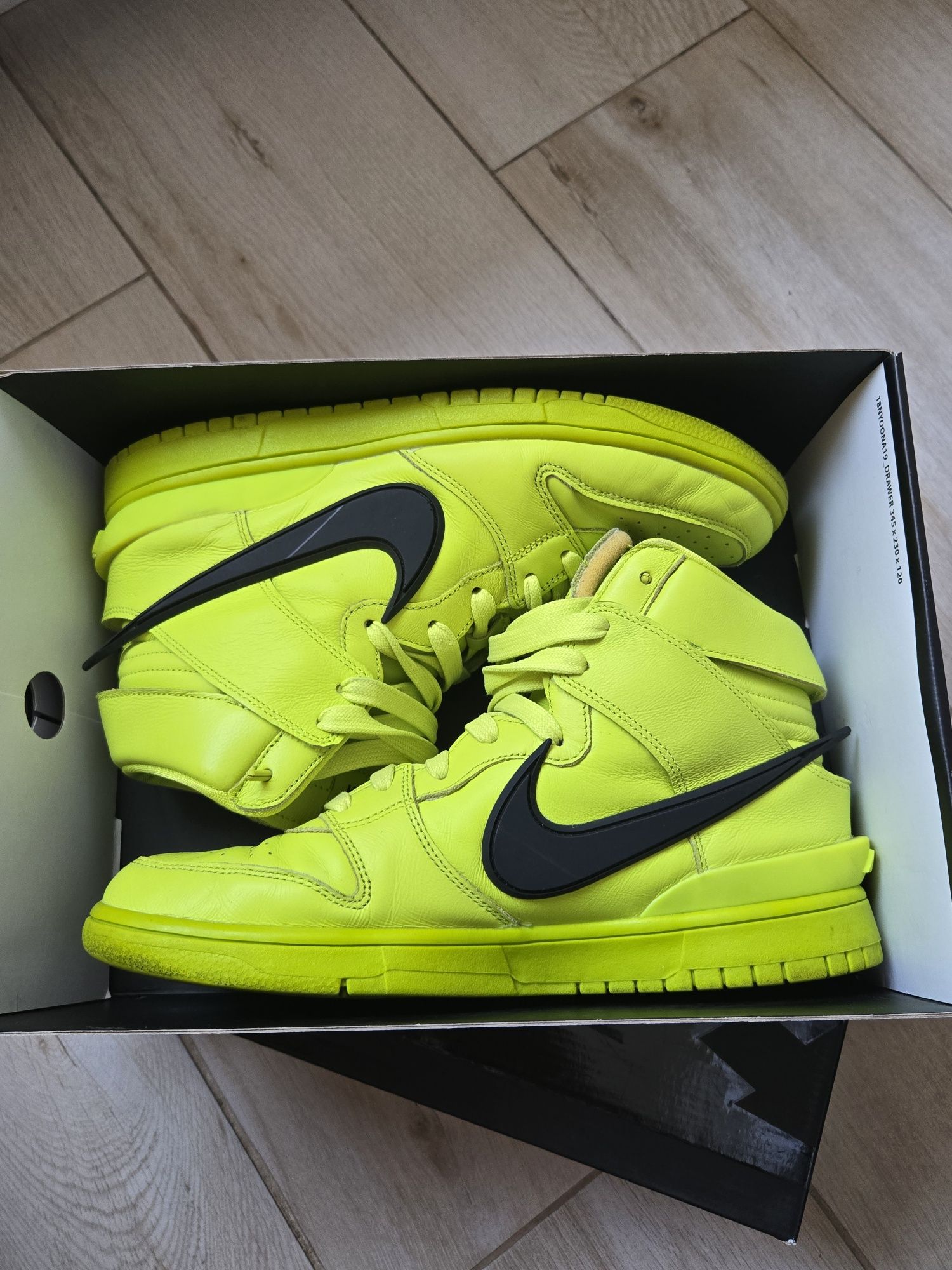 Dunk High x AMBUSH Flash Lime
Flash Lime