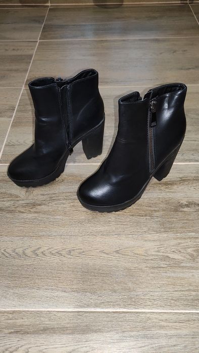 Ghete negre Nr 38 și 40