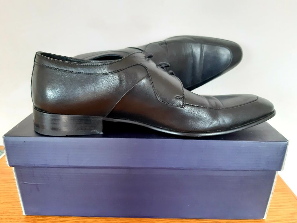Мъжки официални обувки от естествена кожа.