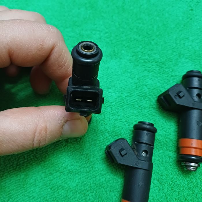 Продаютя инжектора на VAZ20734 фирмы DEKA.