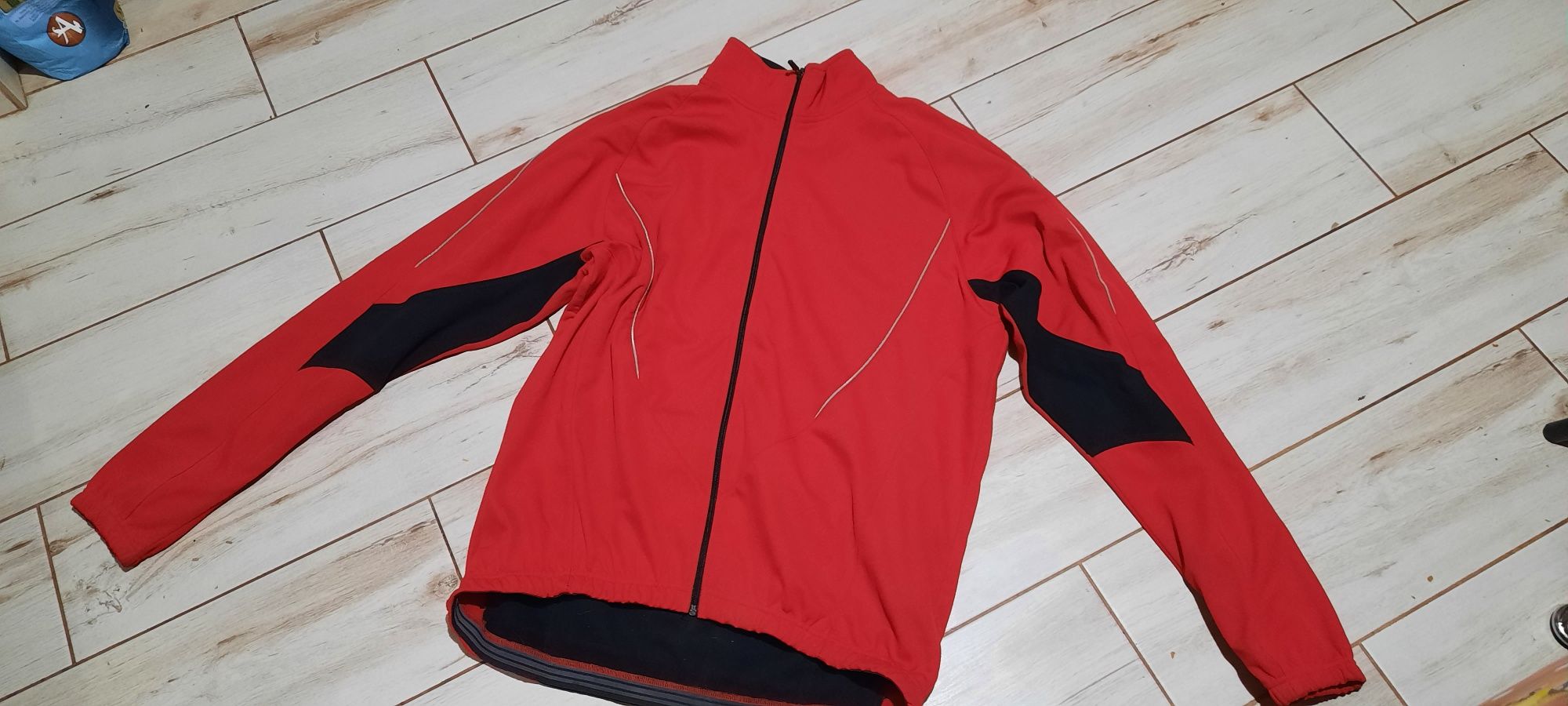 Vand geaca termo pentru ski noua marimea S,M,Xl