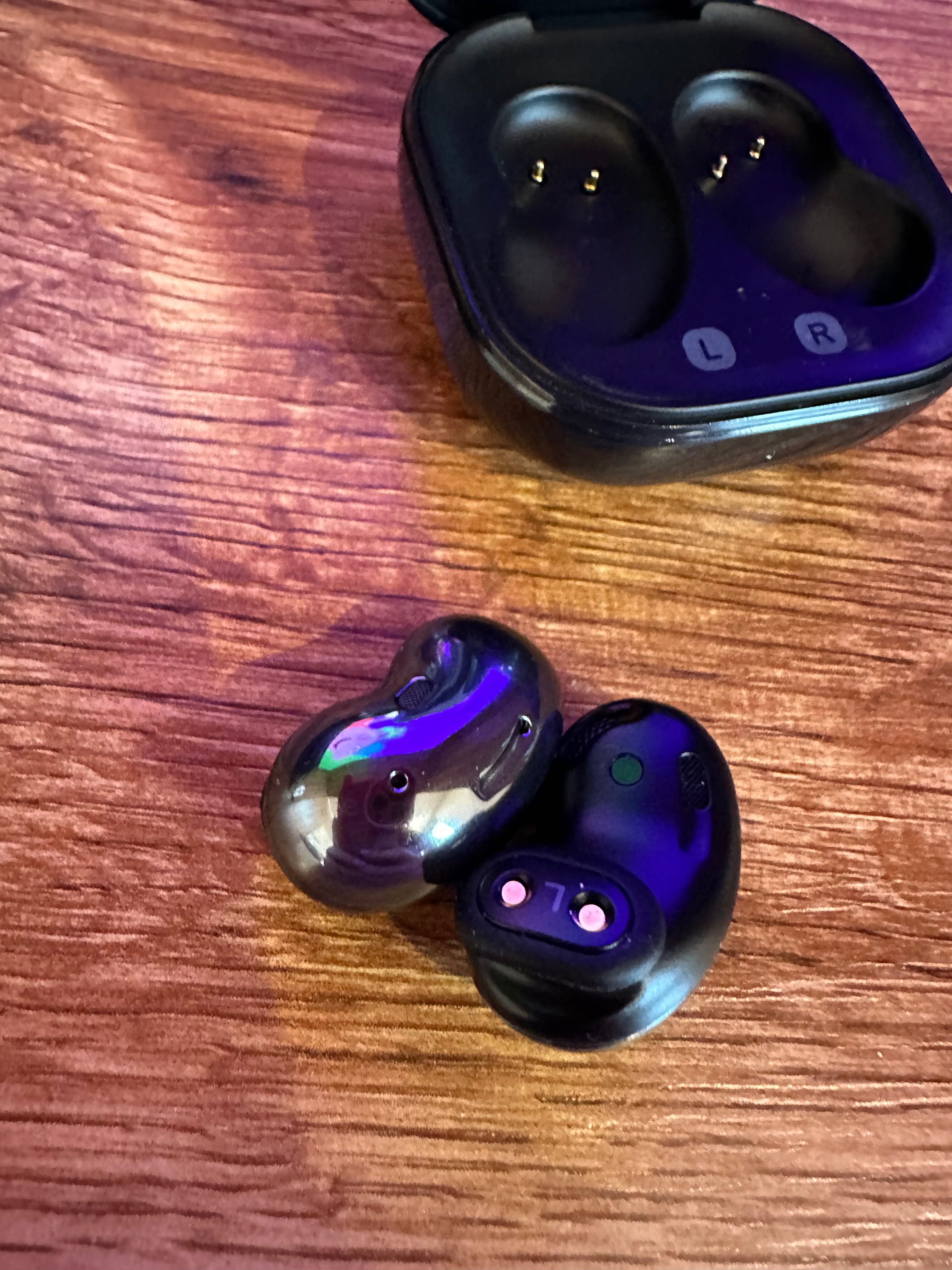 Samsung Galaxy Buds Live Bluetooth слушалки