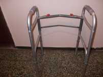 Cadru pliabil ajutor mers dizabilitati handicap, Reglabil pe inaltime