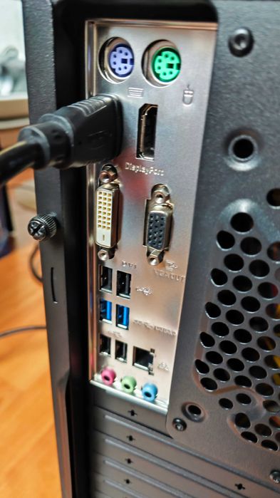 Десктоп компютър i3, 16gb ram, 120gb+1000gb, 500w