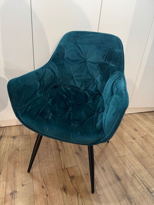 Scaune de catifea verde smarald