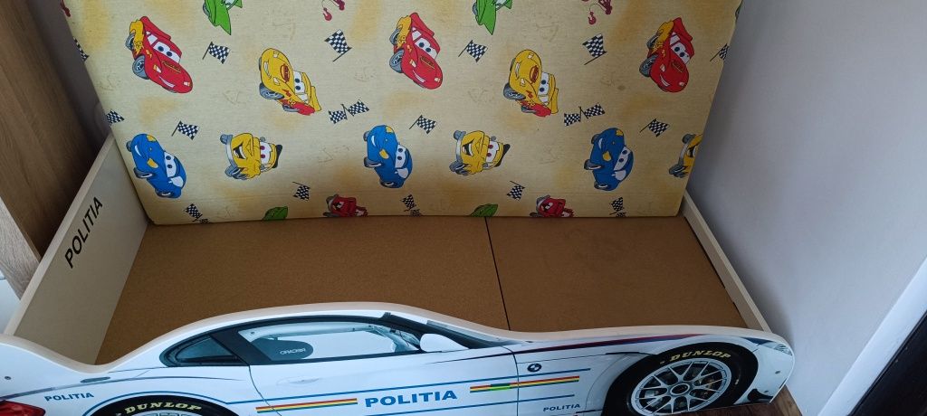 Pat copii mașină poliție