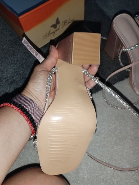 Sandale aurii cu pietricele