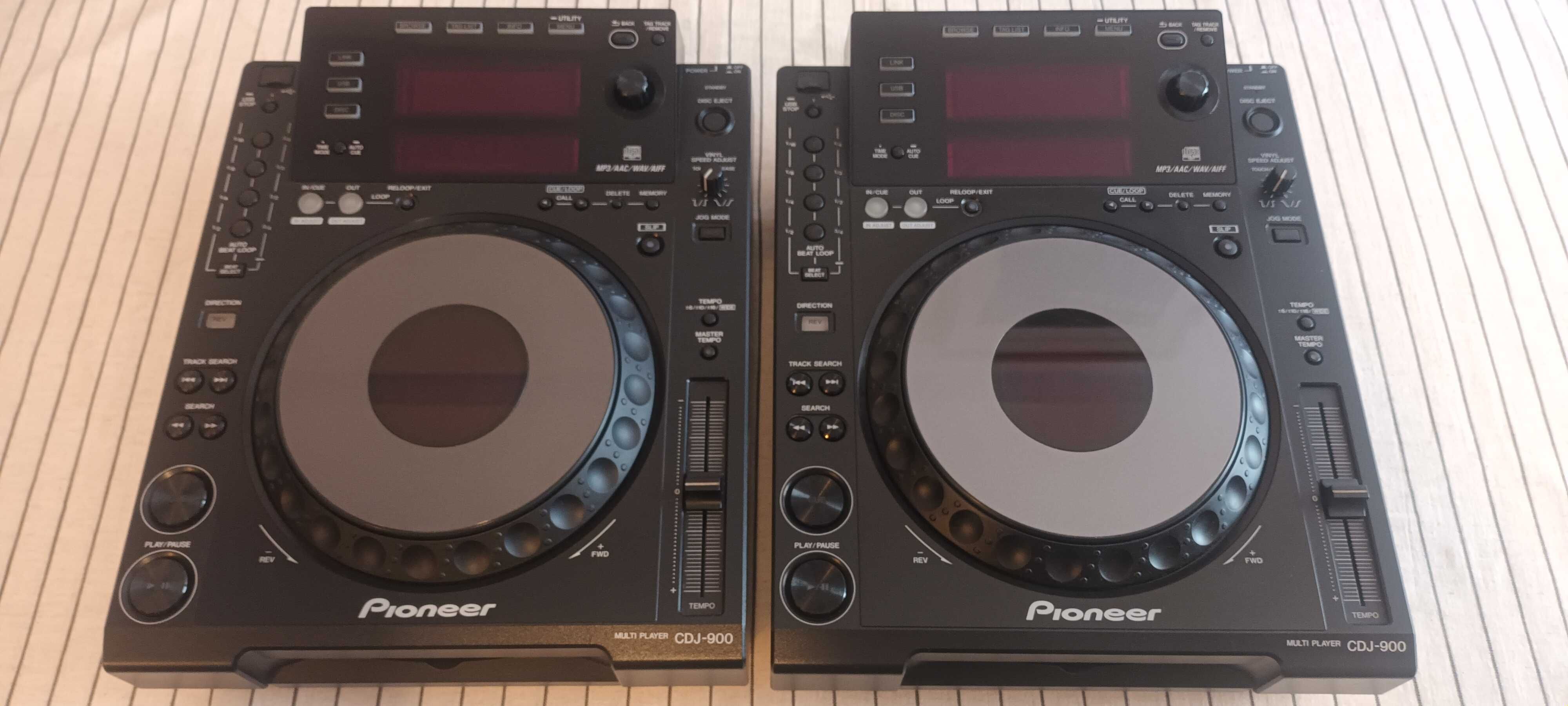 2x Pioneer CDJ 900