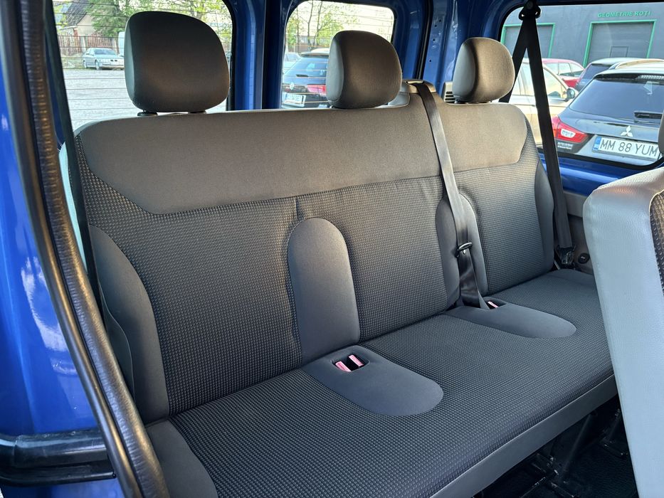 Opel Vivaro 2011 /  9 Locuri / 2.0 Diesel 6+1 / Km cu Istoric / Top