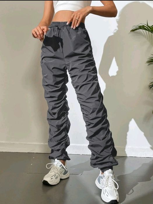 Pantaloni gri de fâș