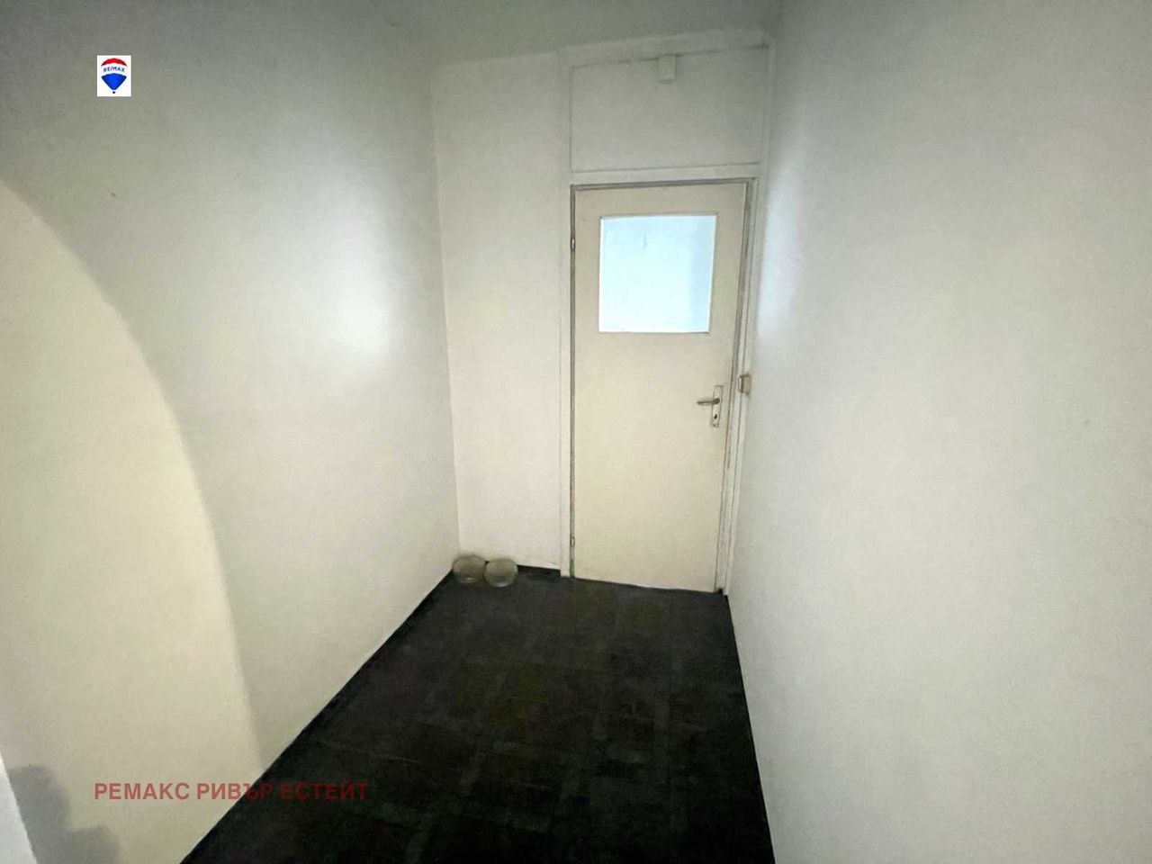 Продава се Тристаен апартамент в Русе, Дружба 3 - 95 кв.м за 894 €/кв.м - Снимка #11