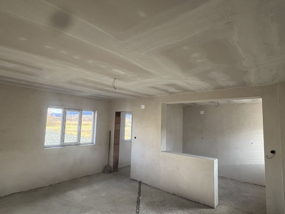 Vând  casă cu Teren , la 20 km de Baia Mare