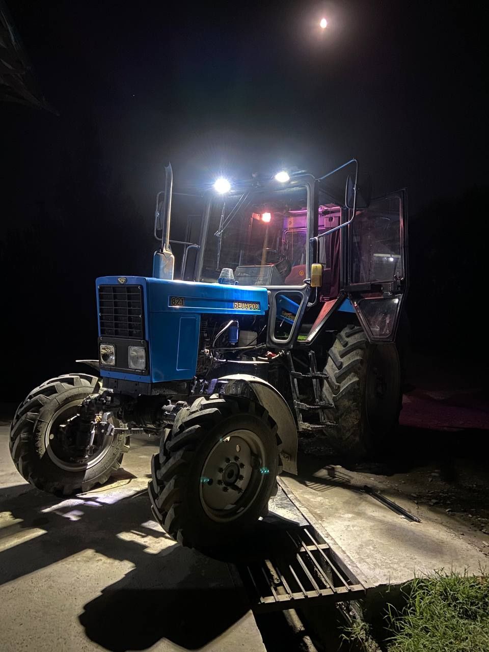 MTZ 82.1 va pres aparat sotiladi ikalasi birga
