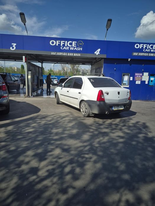 Vând Dacia Logan