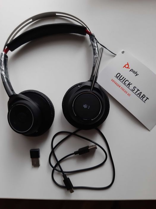 Casti wireless cu microfon Poly Voyager Focus UC noi
