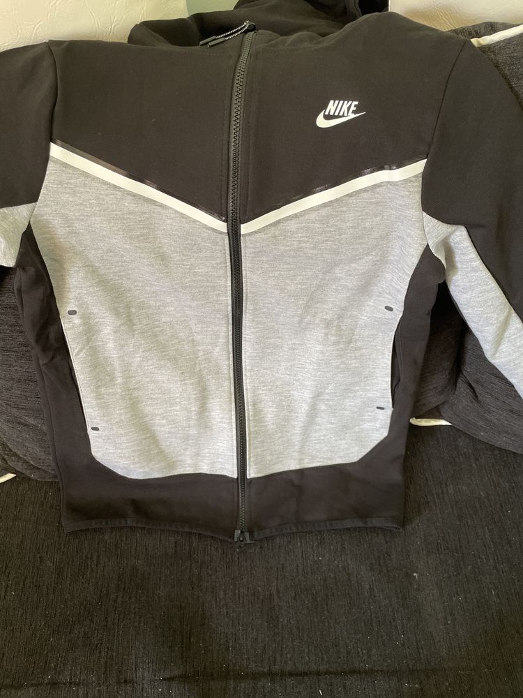 Nike Tech Fleece 10/10 si hanorac si pantaloni