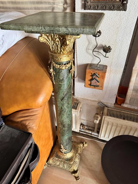 Coloana de marmura decorativa