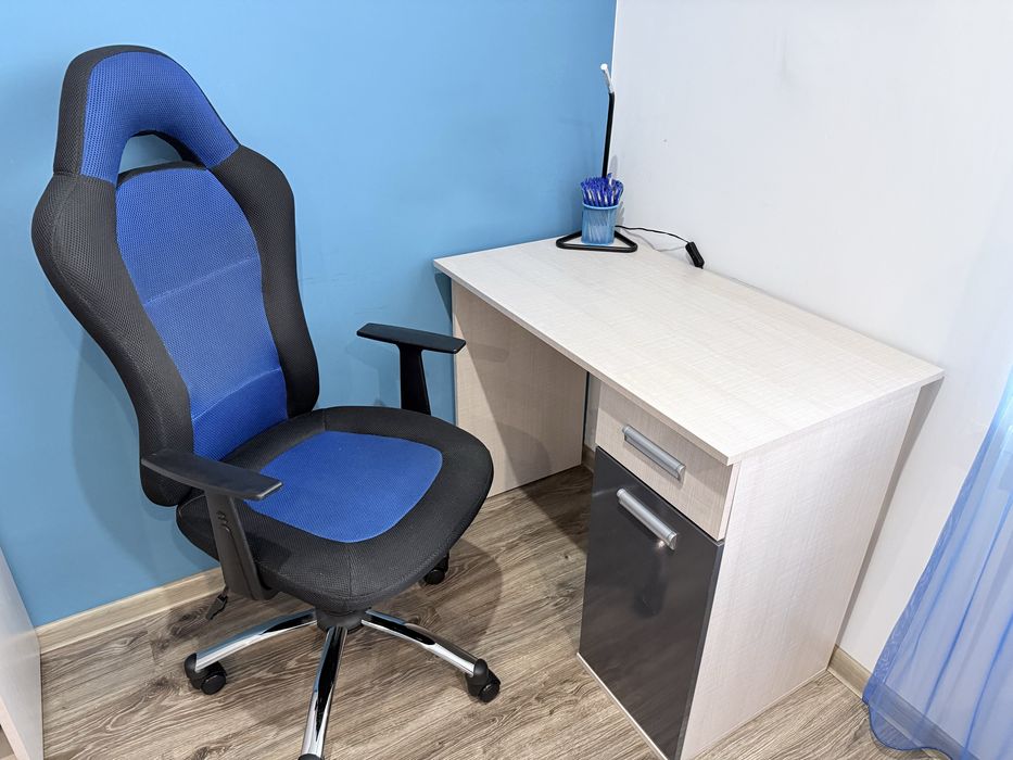 Бюро със стол            .