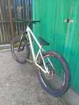 Vând bicicleta dirt jumper PREȚ:1000 lei