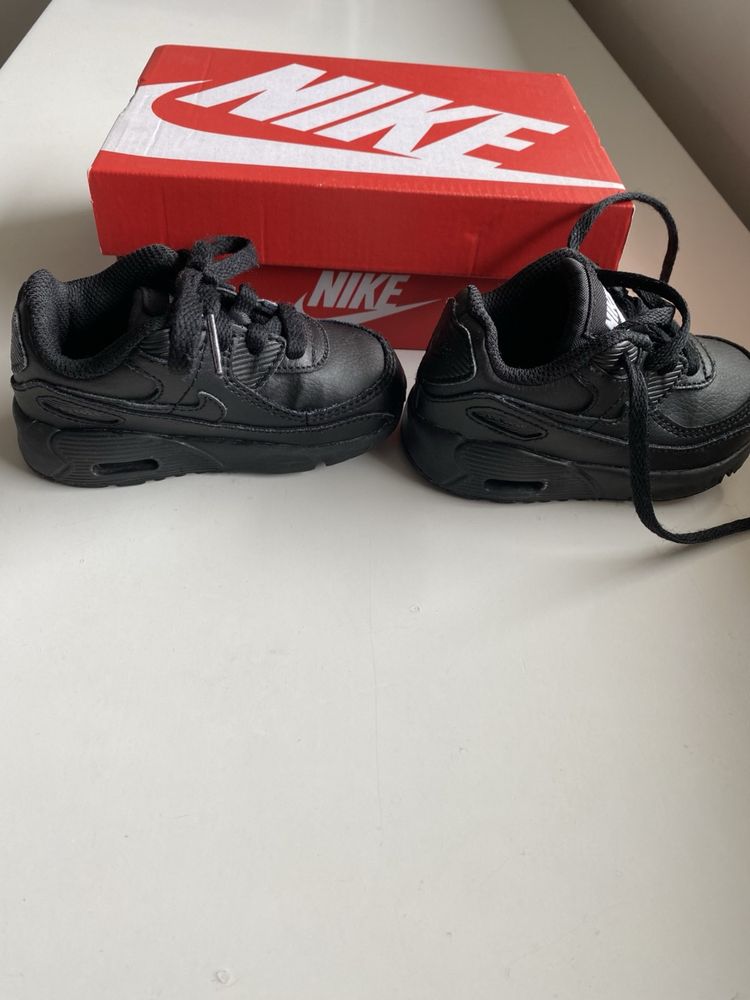 Детски маратонки NIKE…