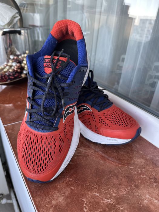 Vand adidasi Saucomy masura 46 , ca noi