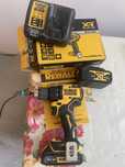 Bormasina deWALT+2 bateri 1x4.0 1x 5.0ah + 2 incarcatoare