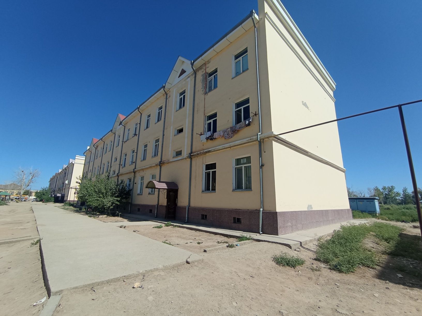 1 xanali dom + magazin satiladi