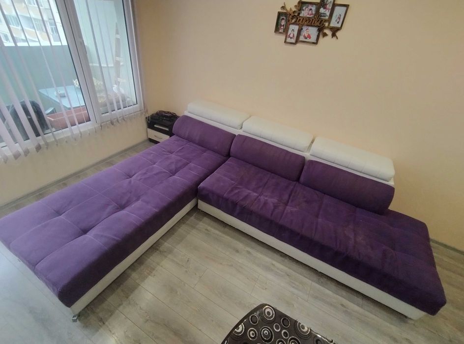 Ъглов диван в лилав цвят