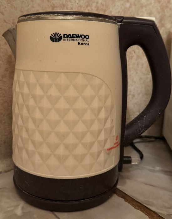 Чайник Daewoo б/у