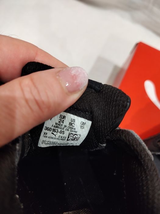 Vând adidași Puma mărimea 24.