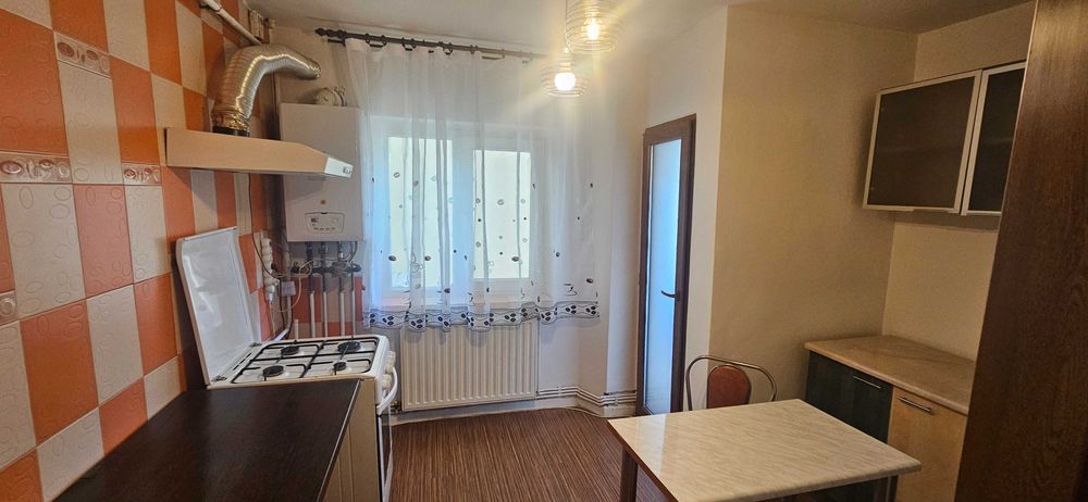 Inchiriez apartament 3 camere