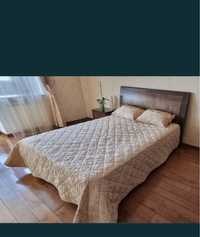 Продается кровать с матрацем и прикроватной тумбочкой