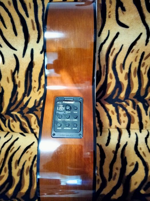 Yamaha C40 с вграденa електроника Fishman 301