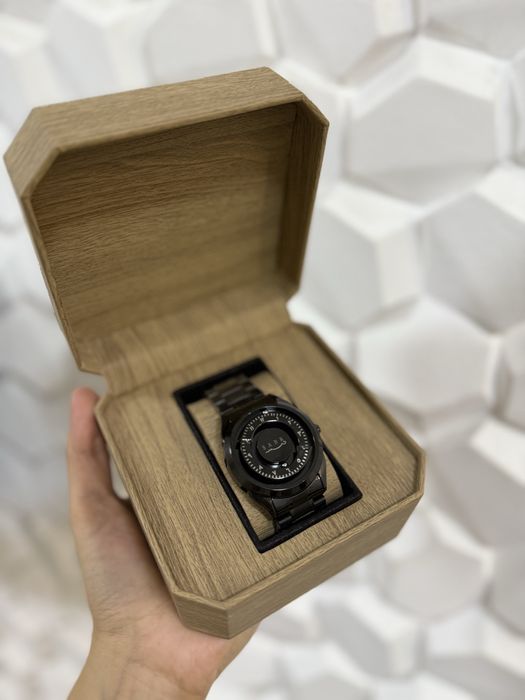 продается новые кварцевые часы