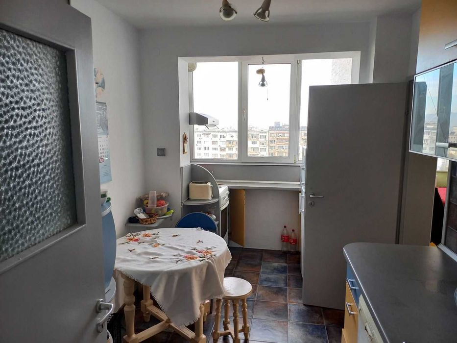 Дава се под наем Тристаен апартамент в София, Младост 1 - 105 кв.м за 860 € - Снимка #1