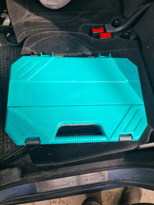 Pistol cuie cu pirotehnice