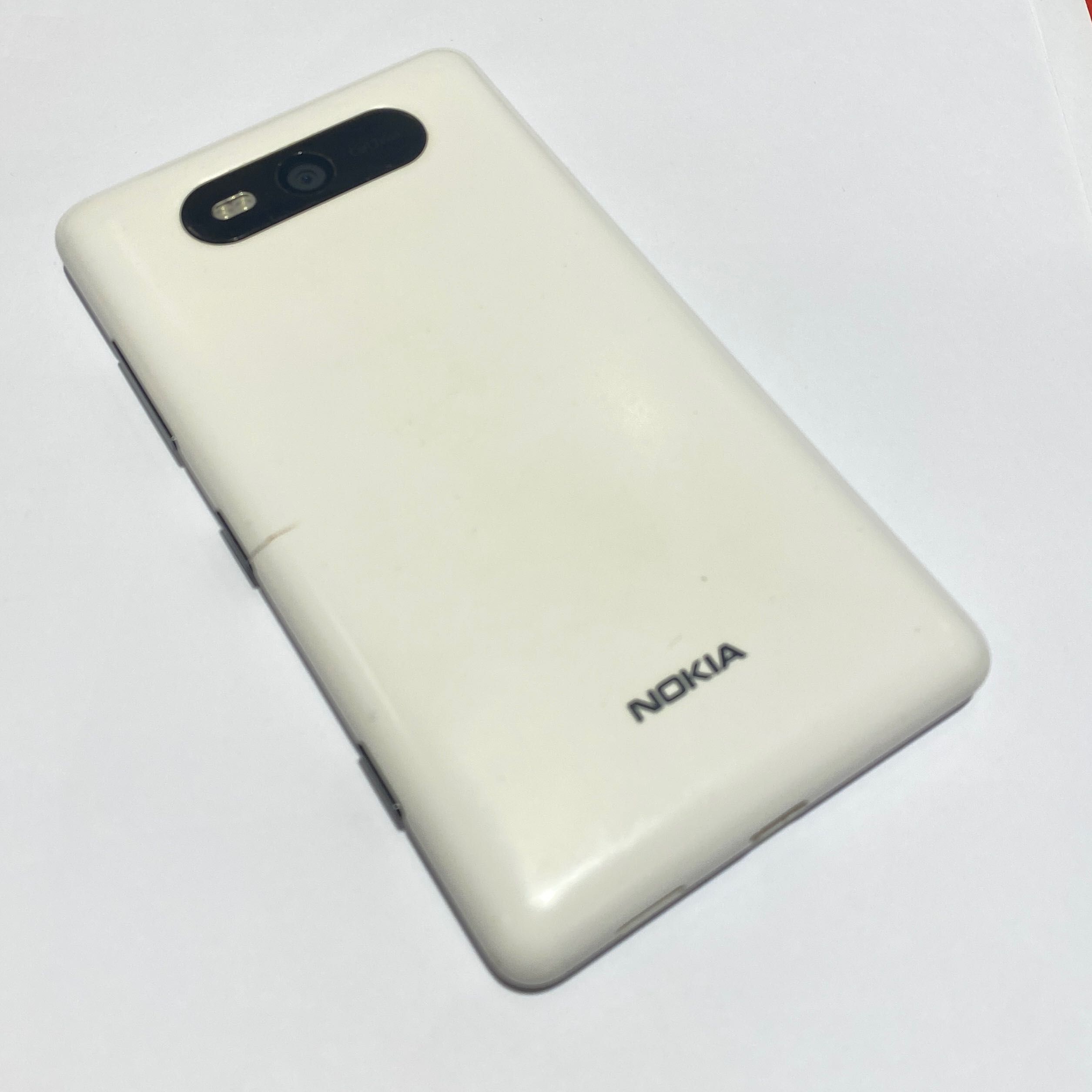 Nokia Lumia 820L