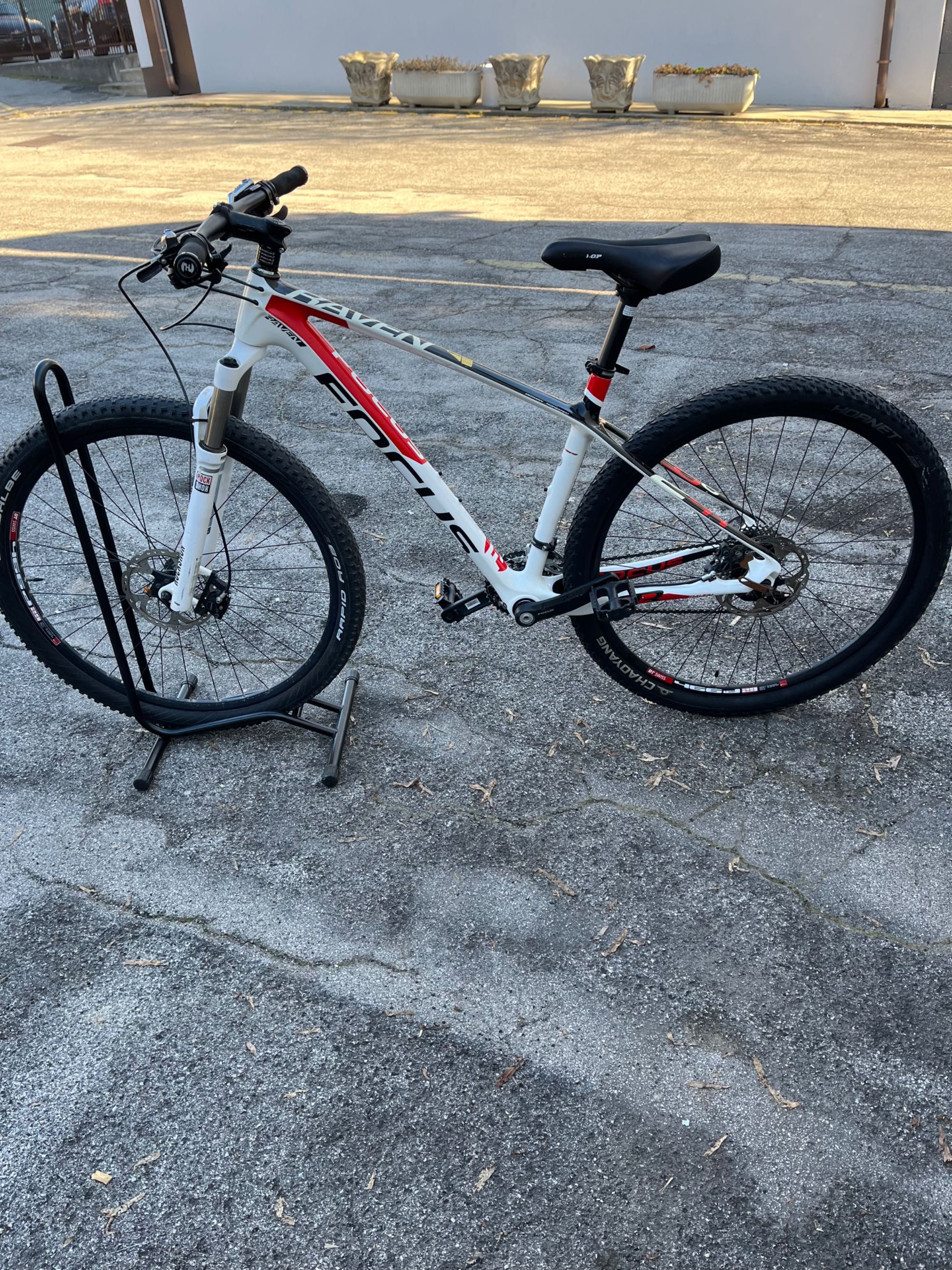 Vând bicicleta de carbon Focus
