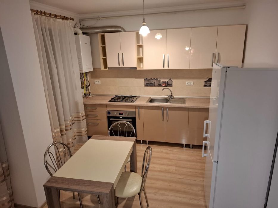 Închiriez apartament