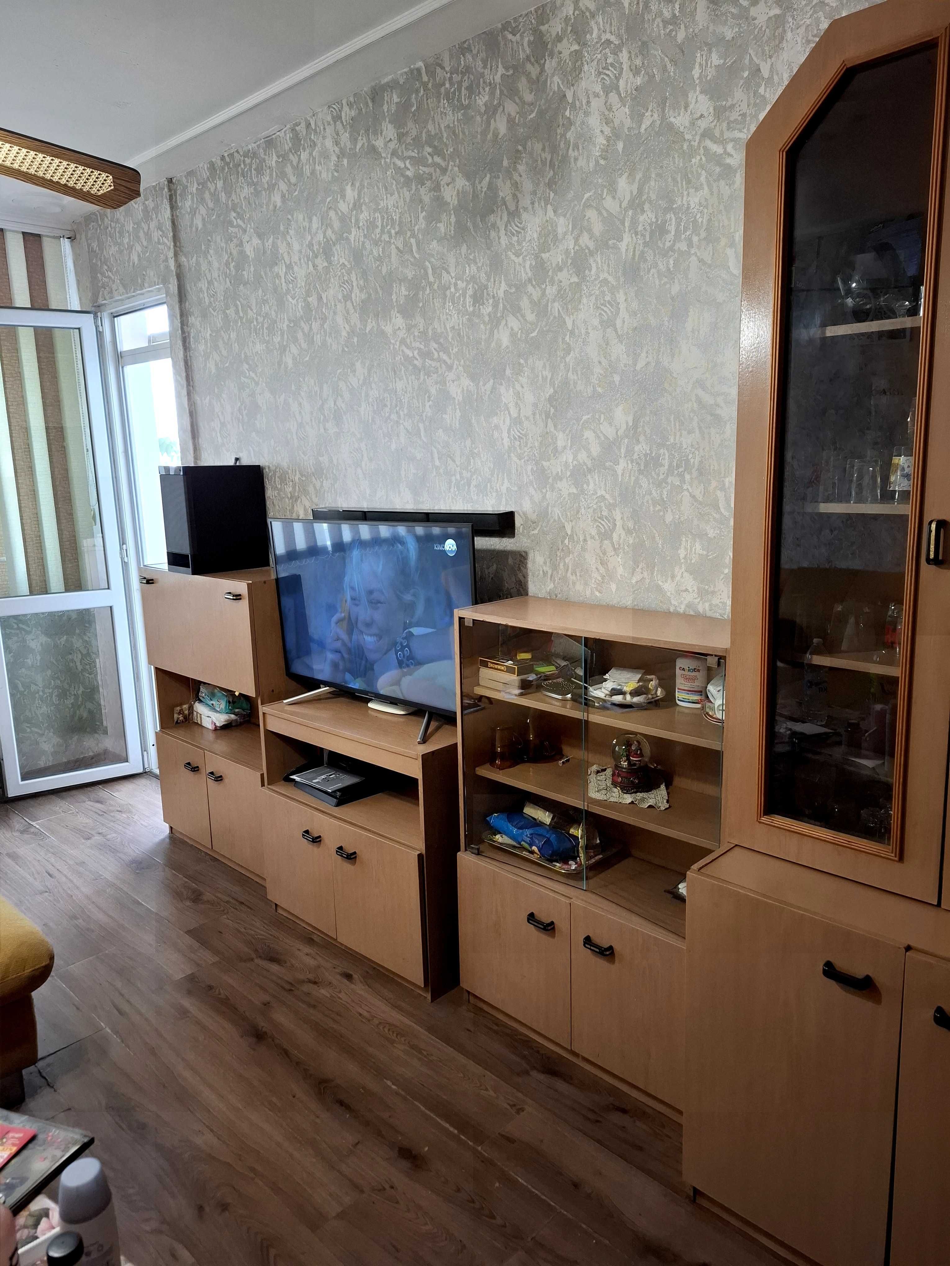 Продава се холна секция