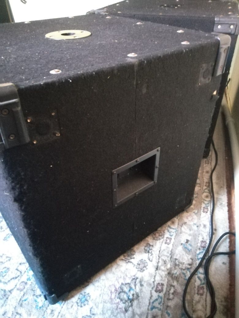 Субы 1000W, пара басов колонок по 500 W