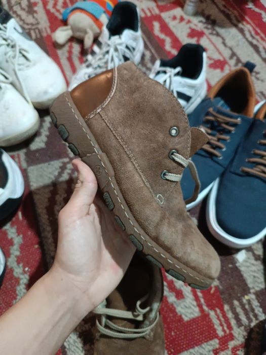 vând ghete piele întoarsă