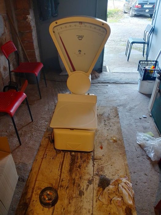 Продавам кантар в много добро състояние