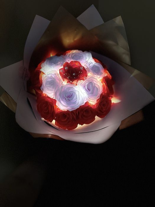 Aranjamente Florale - Buchete/Cutii cu trandafiri din sapun sau satin