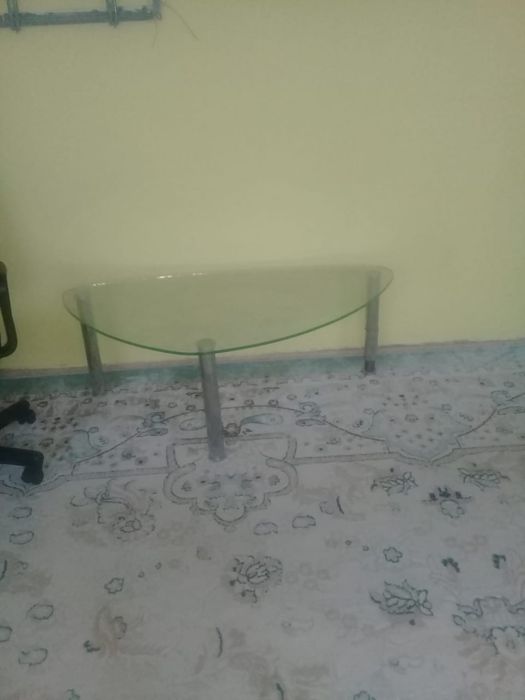 Продам стеклянный стол