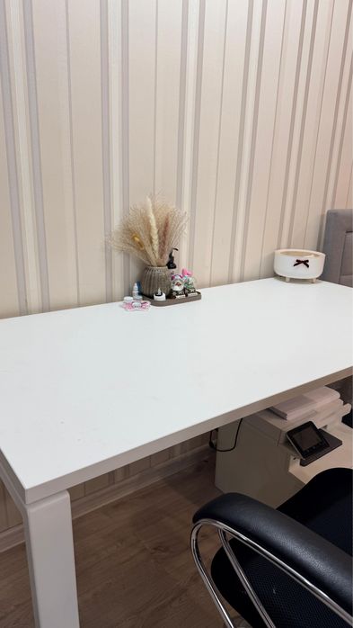 Компьютерный стол с креслом