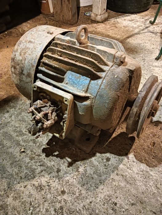 Vand motor trifazat